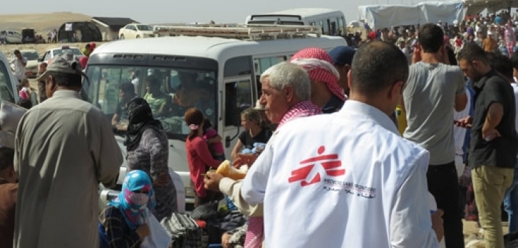 Μέλος των MSF σε αξιολόγηση της κατάστασης στα σύνορα ©Paul Yon/MSF